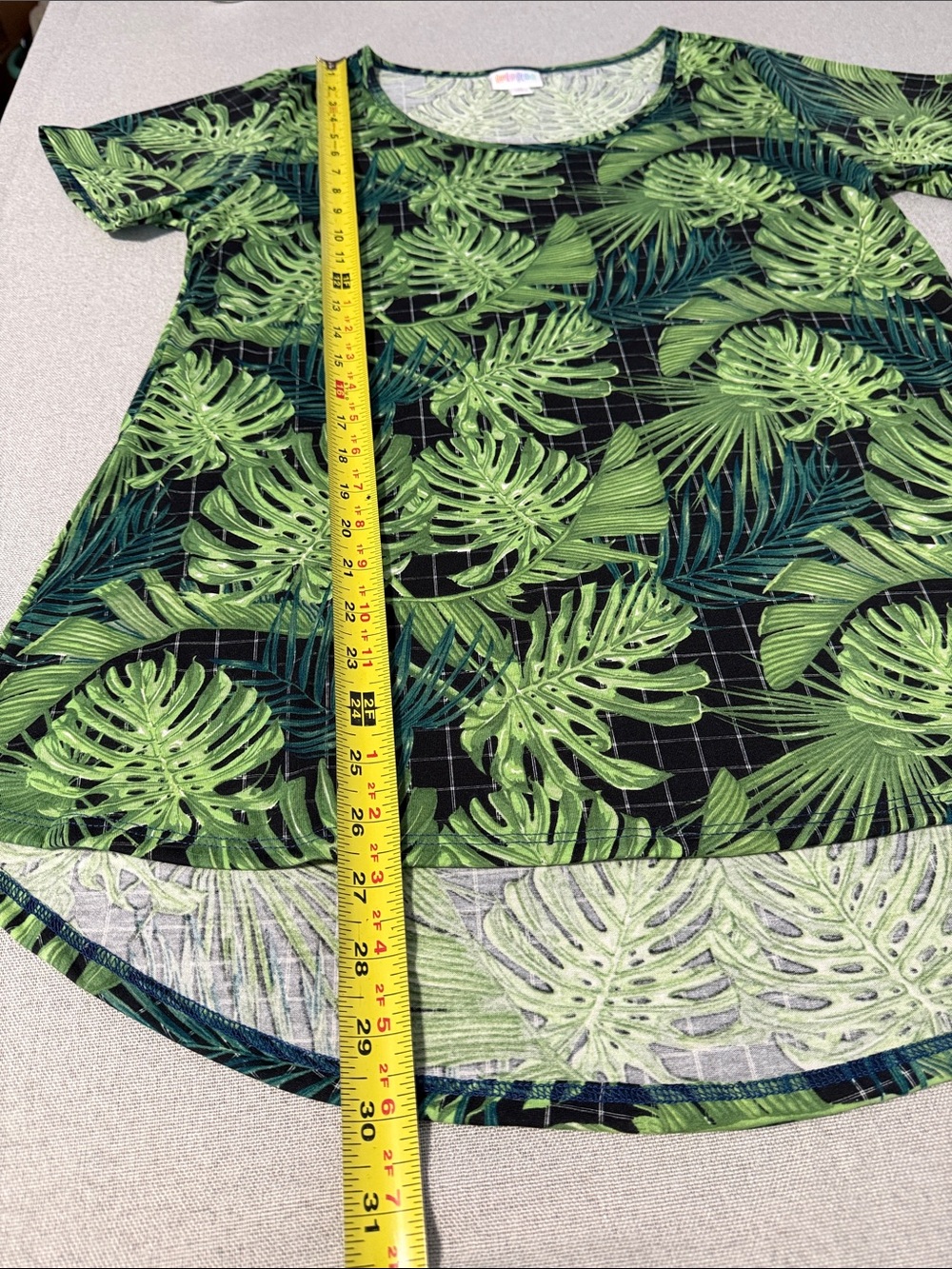 LuLaRoe Black Short Sleeve Top with Green Tropical Leaf Print Tunic Top SZM - Picture 8 of 14